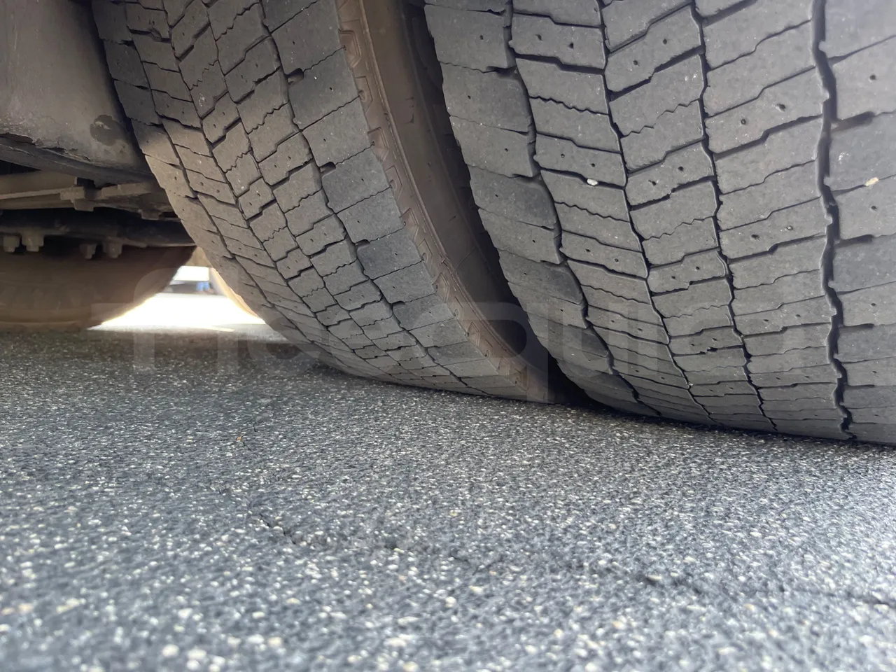 Setra S 431 DT - EUR6 - 375kW - 13.89m - rear left tire photo