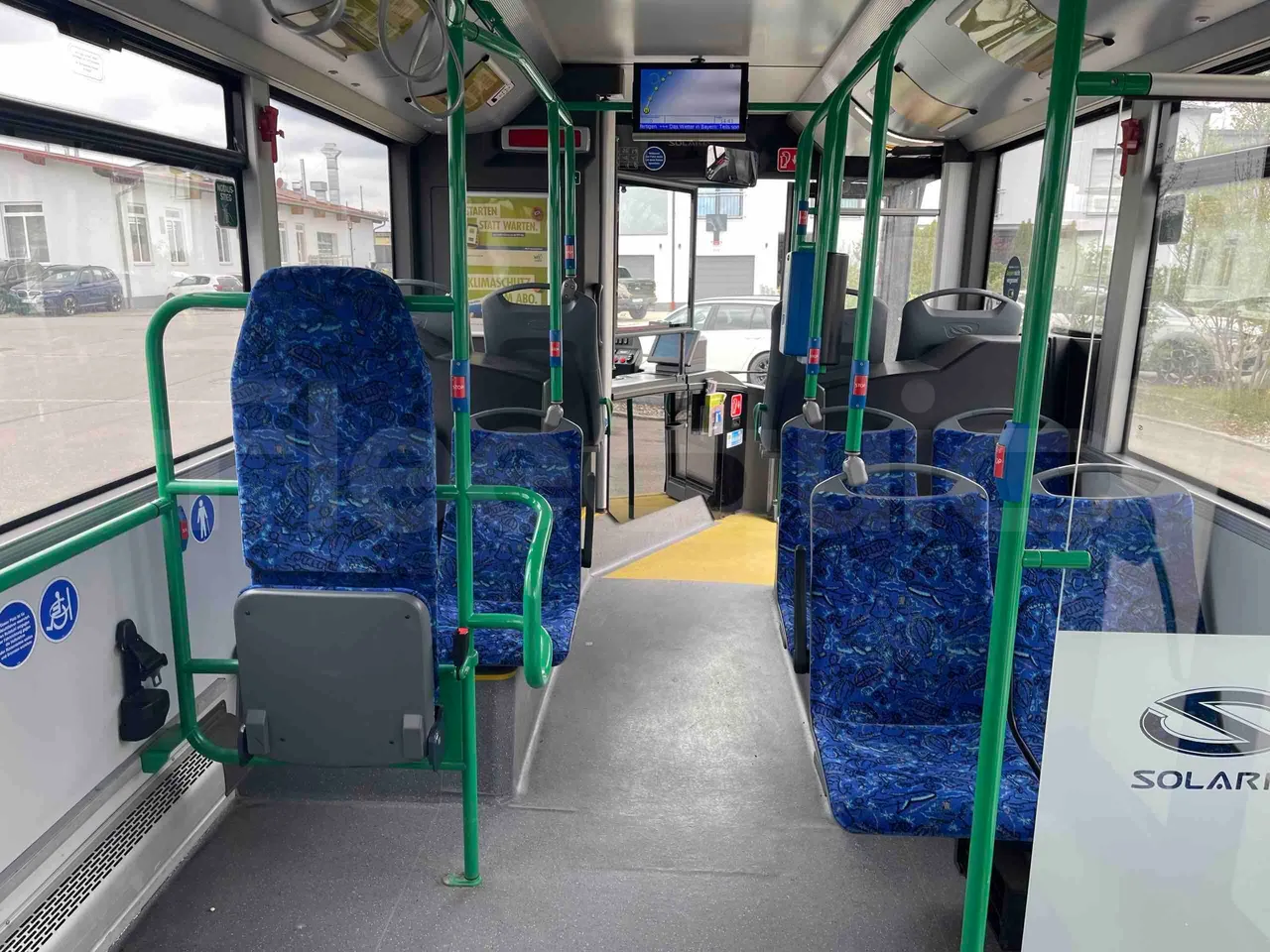 Solaris Urbino 10.5 - EUR6 -  204kW - 10.550m - forward view middle aisle