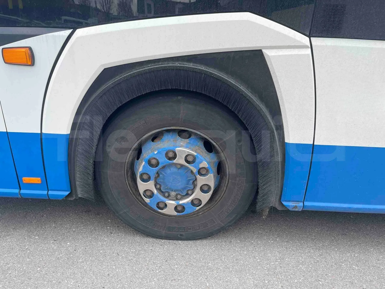 Solaris Urbino 10.5 - EUR6 -  204kW - 10.550m - tread condition front tires left