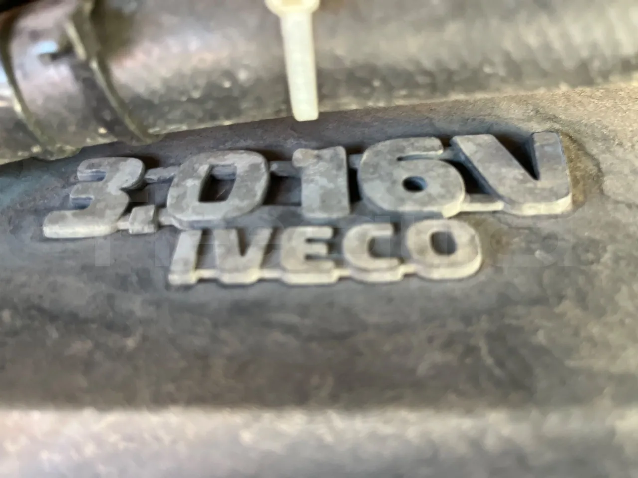 Iveco 65C JBN - EUR3 - 122kW - 6.9m - engine plate photo