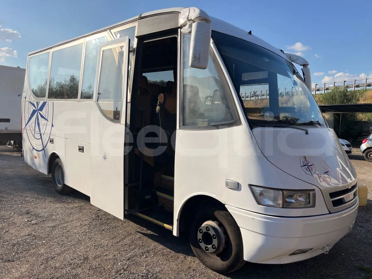 Iveco 65C JBN - EUR3 - 122kW - 6.9m - 3/4 right front doors open