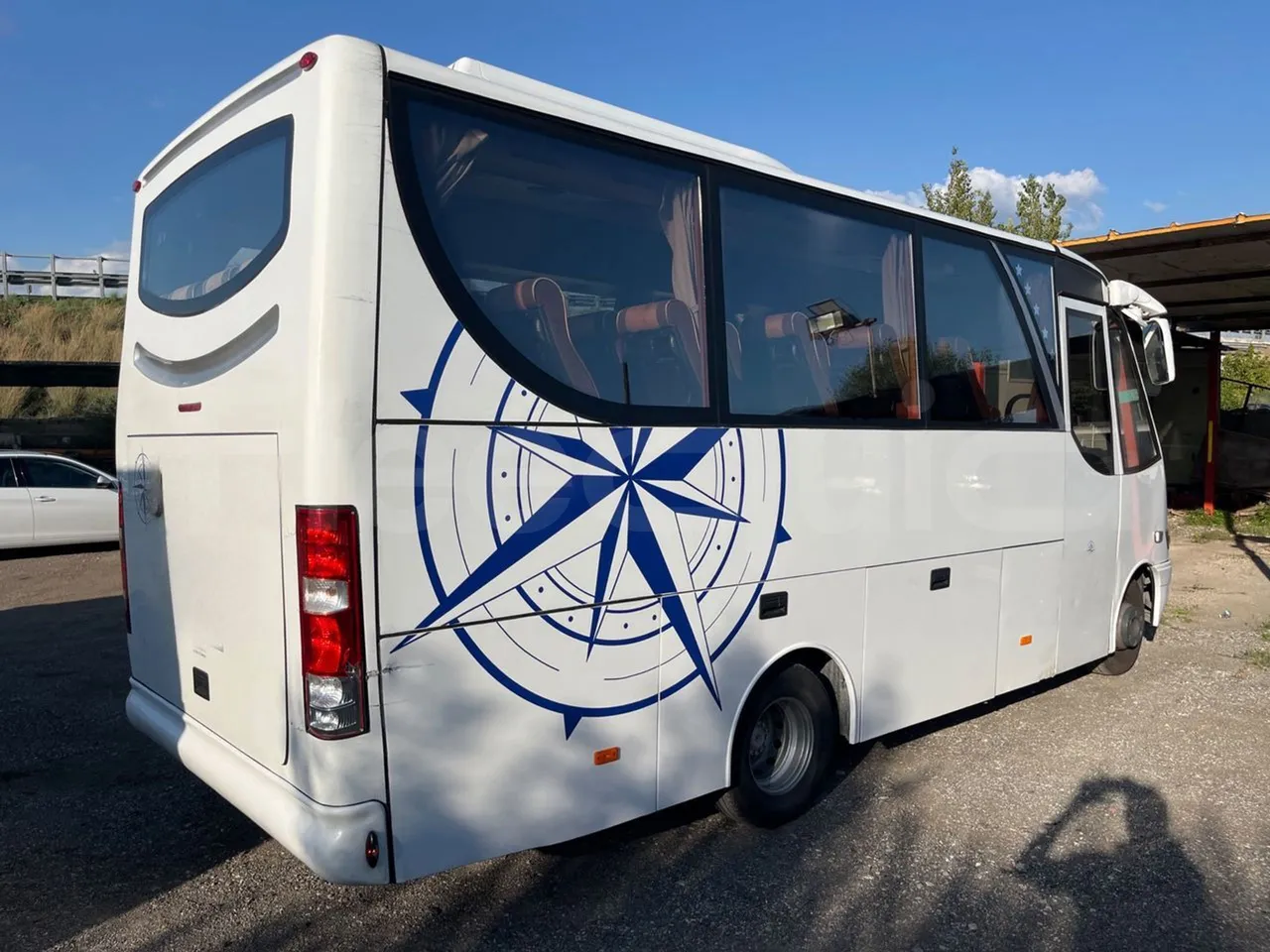 Iveco 65C JBN - EUR3 - 122kW - 6.9m - 3/4 right rear doors closed