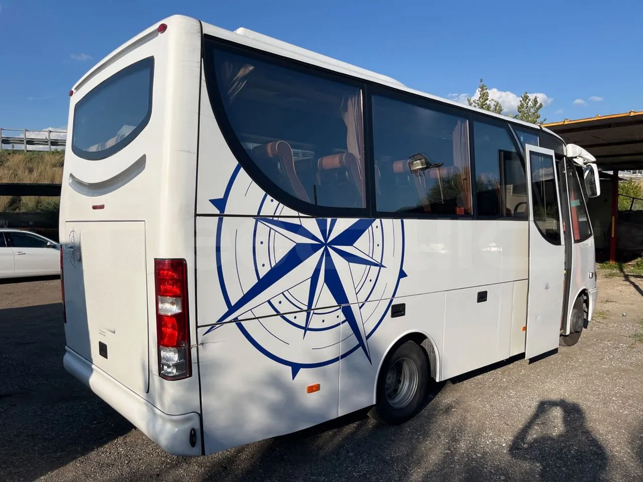 Iveco 65C JBN - EUR3 - 122kW - 6.9m - 3/4 right rear doors open