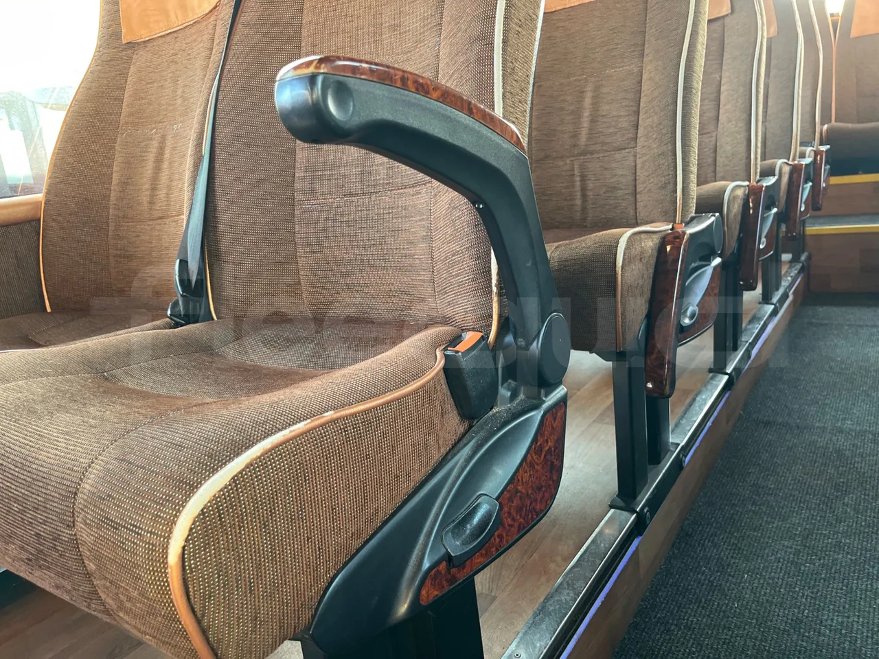 Iveco 65C JBN - EUR3 - 122kW - 6.9m - armrest detail photo
