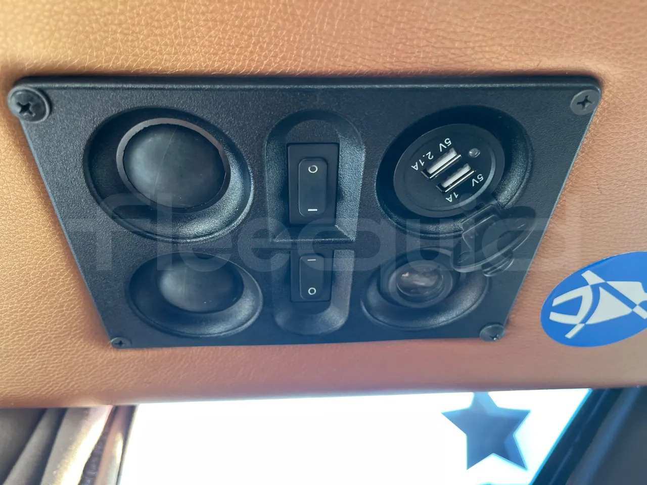 Iveco 65C JBN - EUR3 - 122kW - 6.9m - usb charging detail