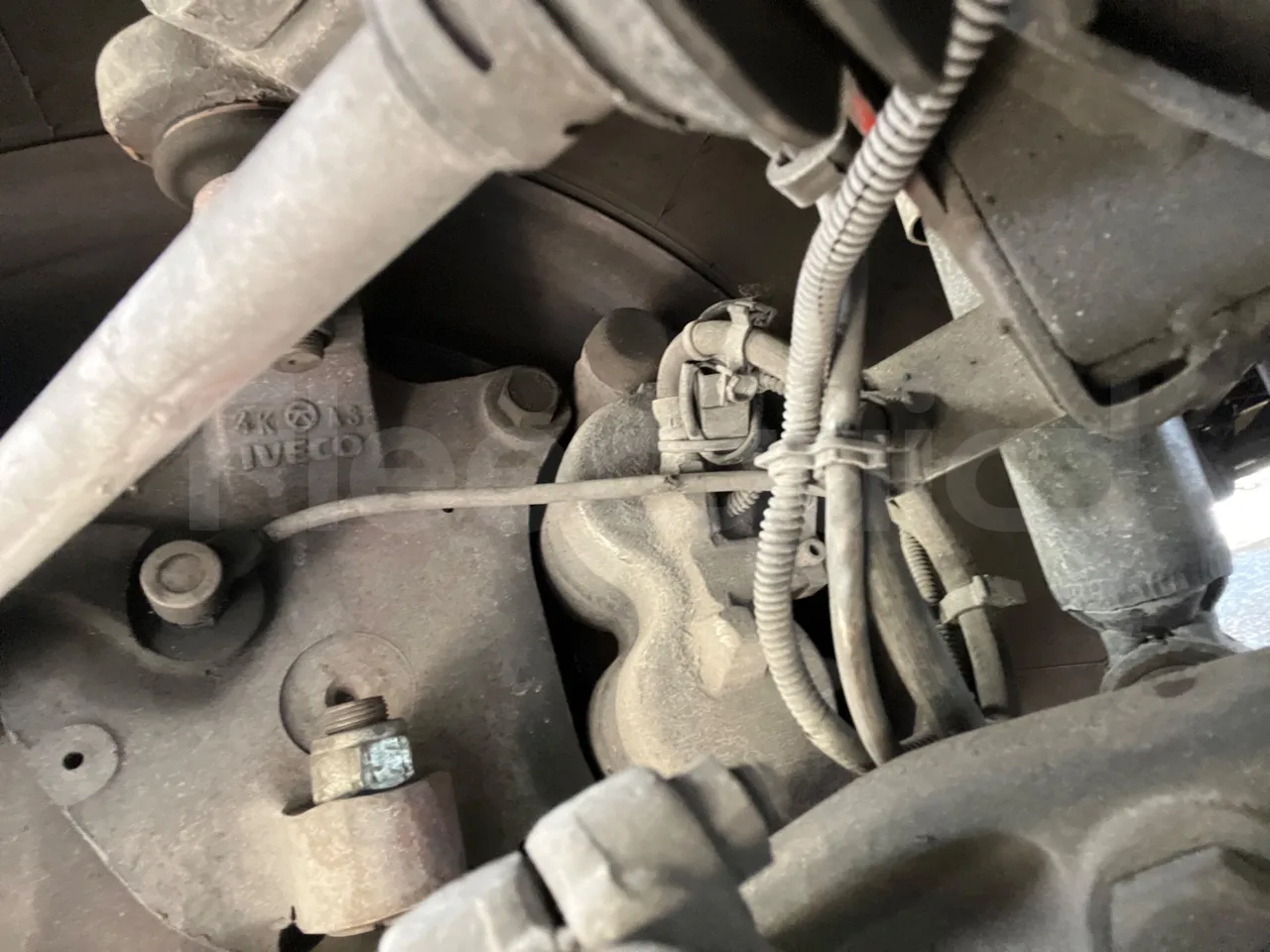 Iveco 65C JBN - EUR3 - 122kW - 6.9m - front brake calipers left