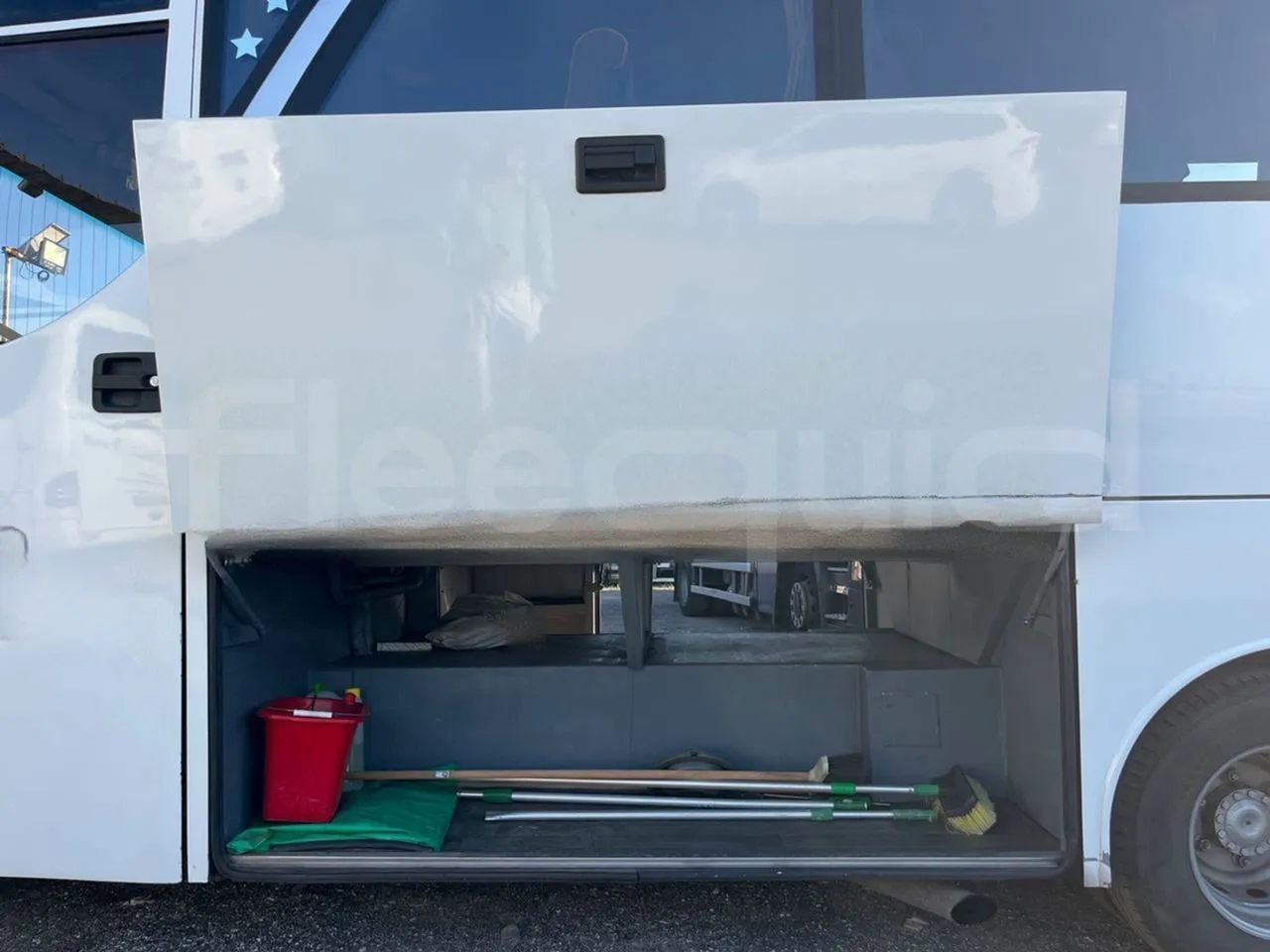 Iveco 65C JBN - EUR3 - 122kW - 6.9m - luggage rack photo