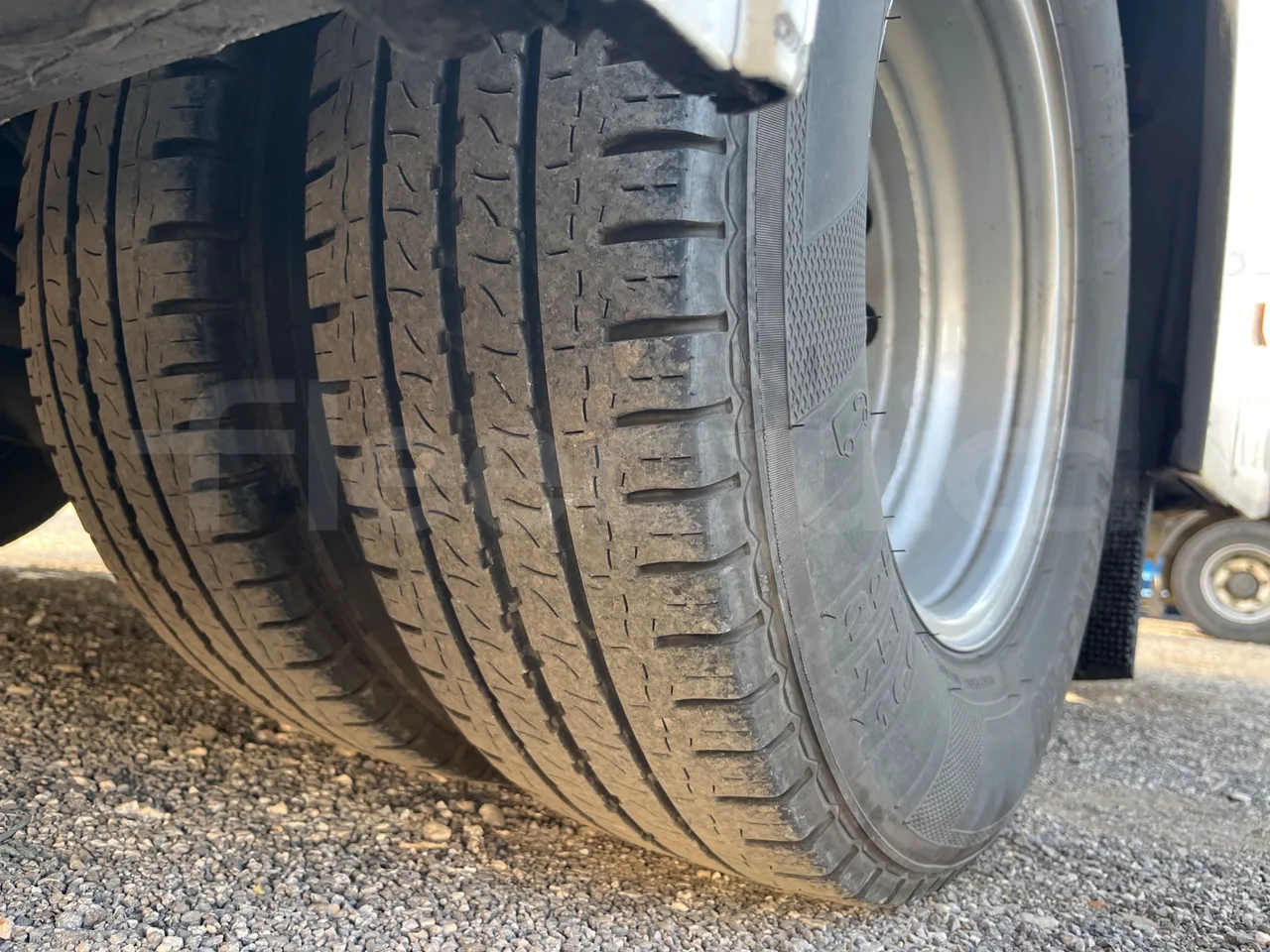 Iveco 65C JBN - EUR3 - 122kW - 6.9m - tread condition front tires left