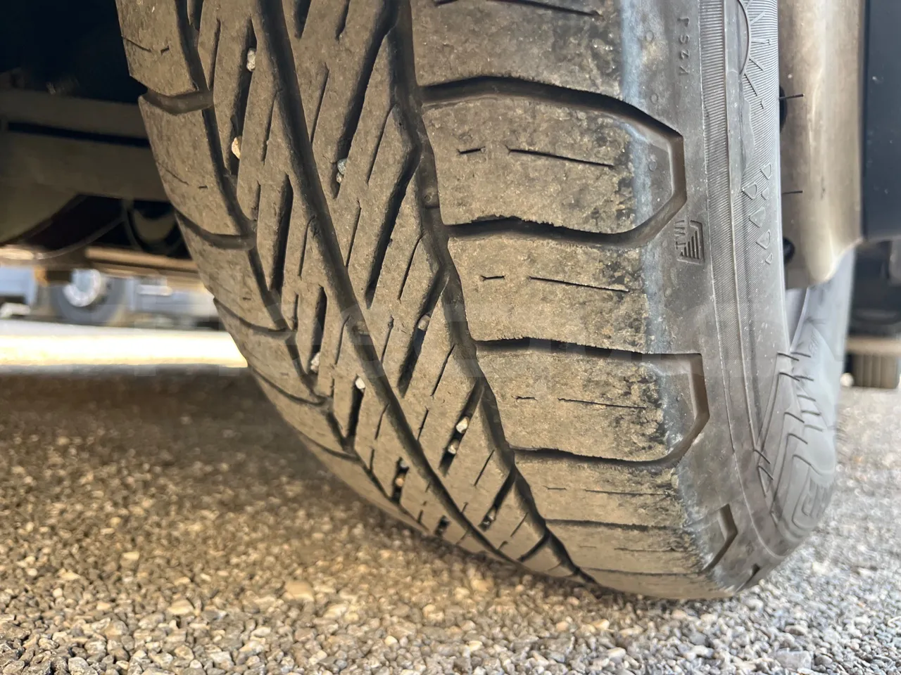 Iveco 65C JBN - EUR3 - 122kW - 6.9m - tread condition front tires right