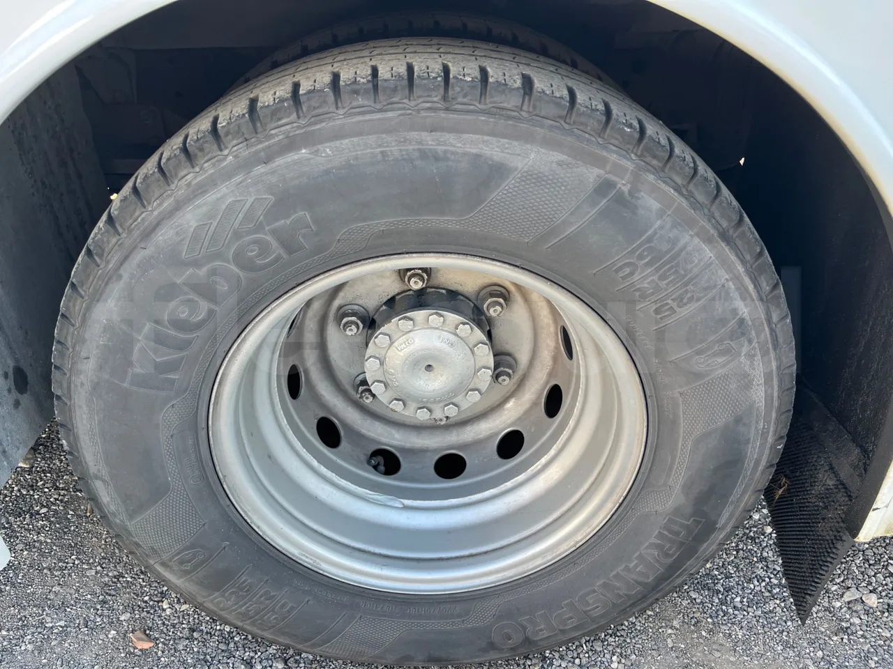 Iveco 65C JBN - EUR3 - 122kW - 6.9m - tread condition second axle tires left