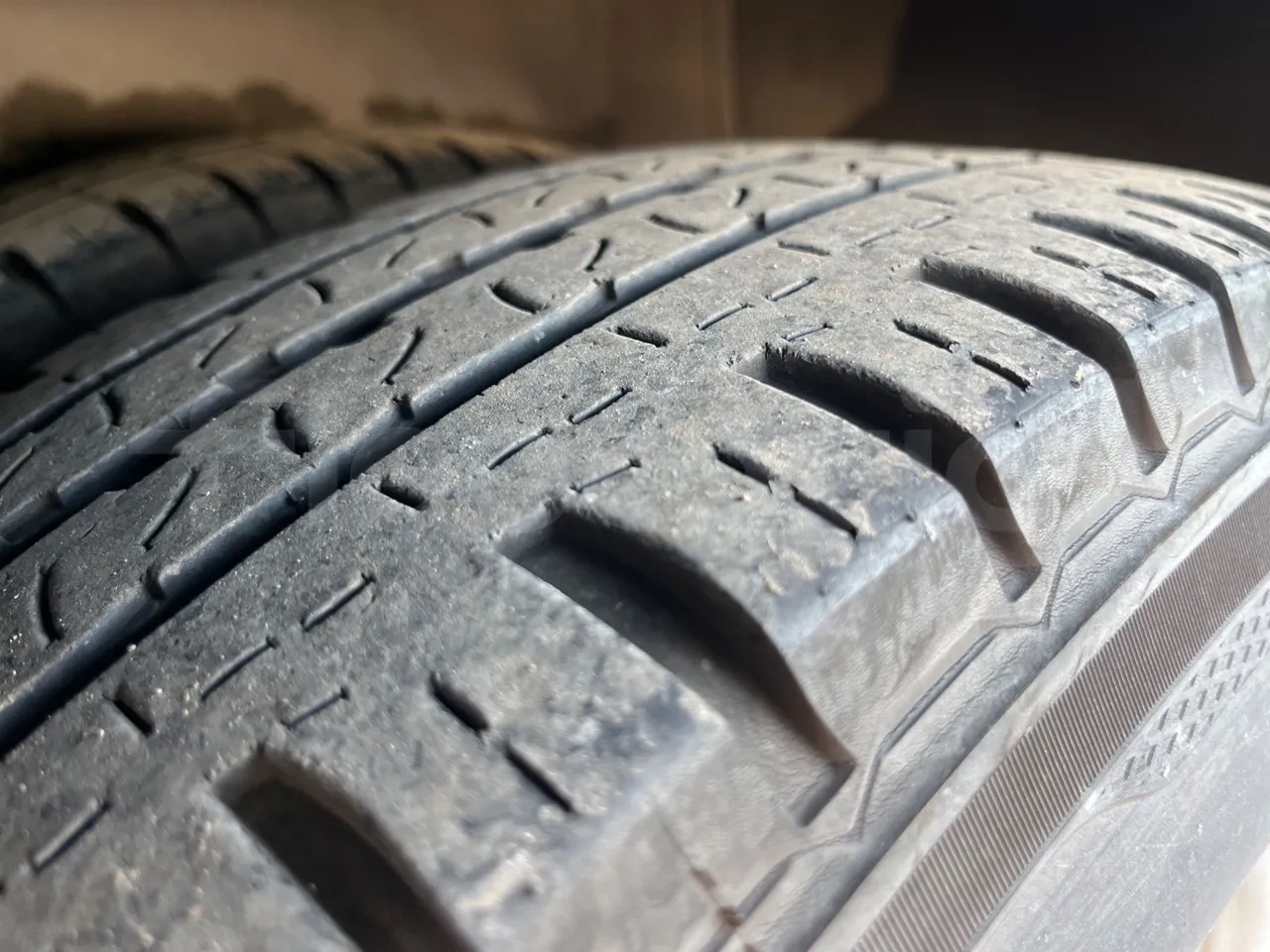 Iveco 65C JBN - EUR3 - 122kW - 6.9m - tread condition third axle tires right
