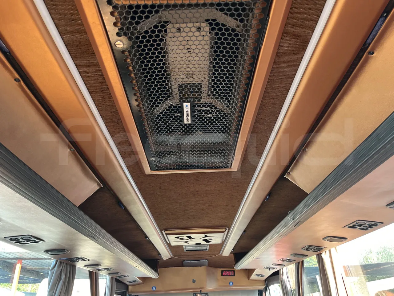 Iveco 65C JBN - EUR3 - 122kW - 6.9m - overhead compartments photo