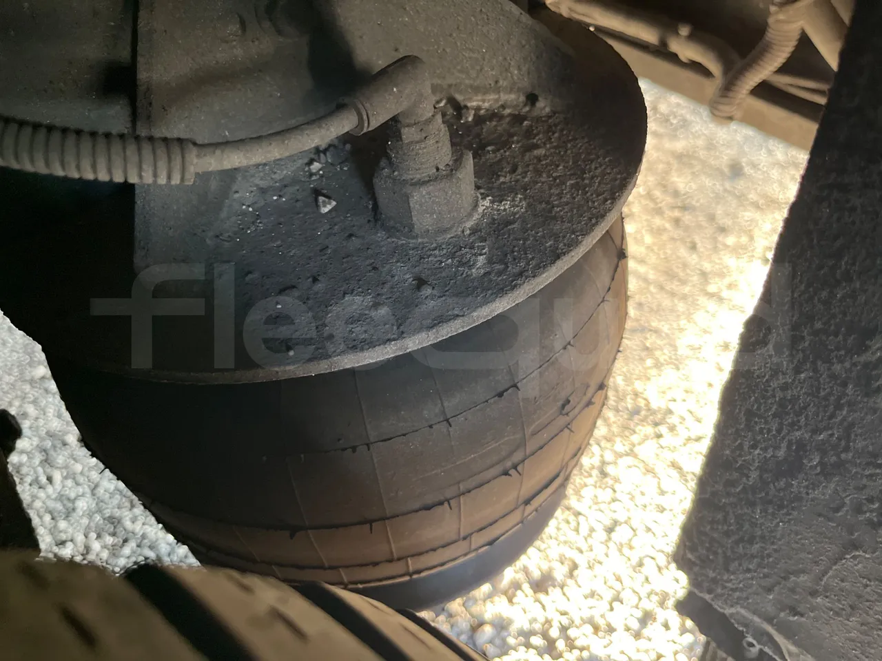 Iveco 65C JBN - EUR3 - 122kW - 6.9m - axle 2 shock absorbers 1 left