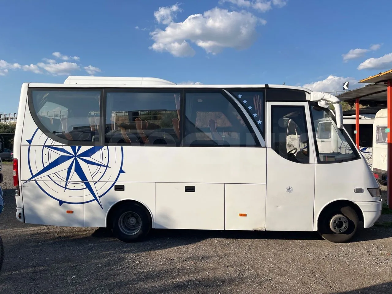 Iveco 65C JBN - EUR3 - 122kW - 6.9m - right side doors closed
