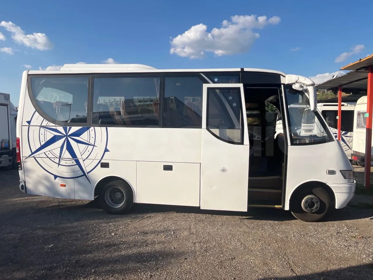 Iveco 65C JBN - EUR3 - 122kW - 6.9m - right side doors open
