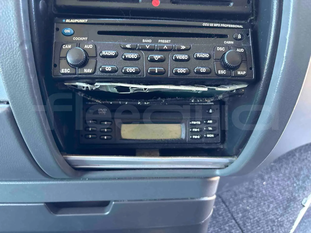 Setra S431 DT - Euro5 - 370kW - 13.890mt - radio accessories photo