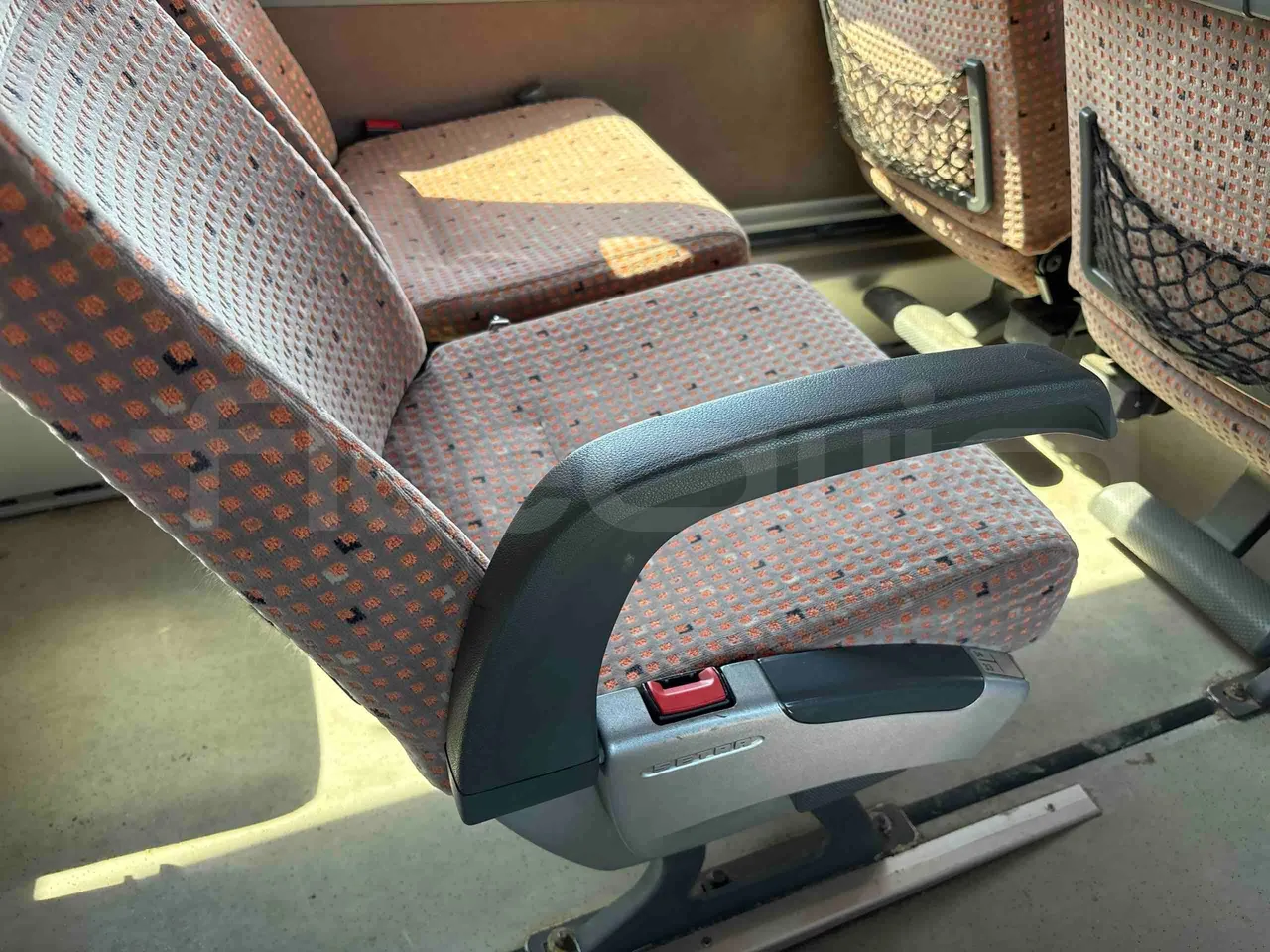 Setra S431 DT - Euro5 - 370kW - 13.890mt - armrest detail photo