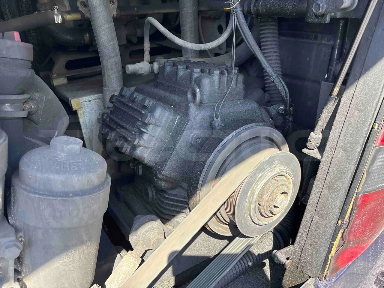 Setra S431 DT - Euro5 - 370kW - 13.890mt - air conditioning compressor