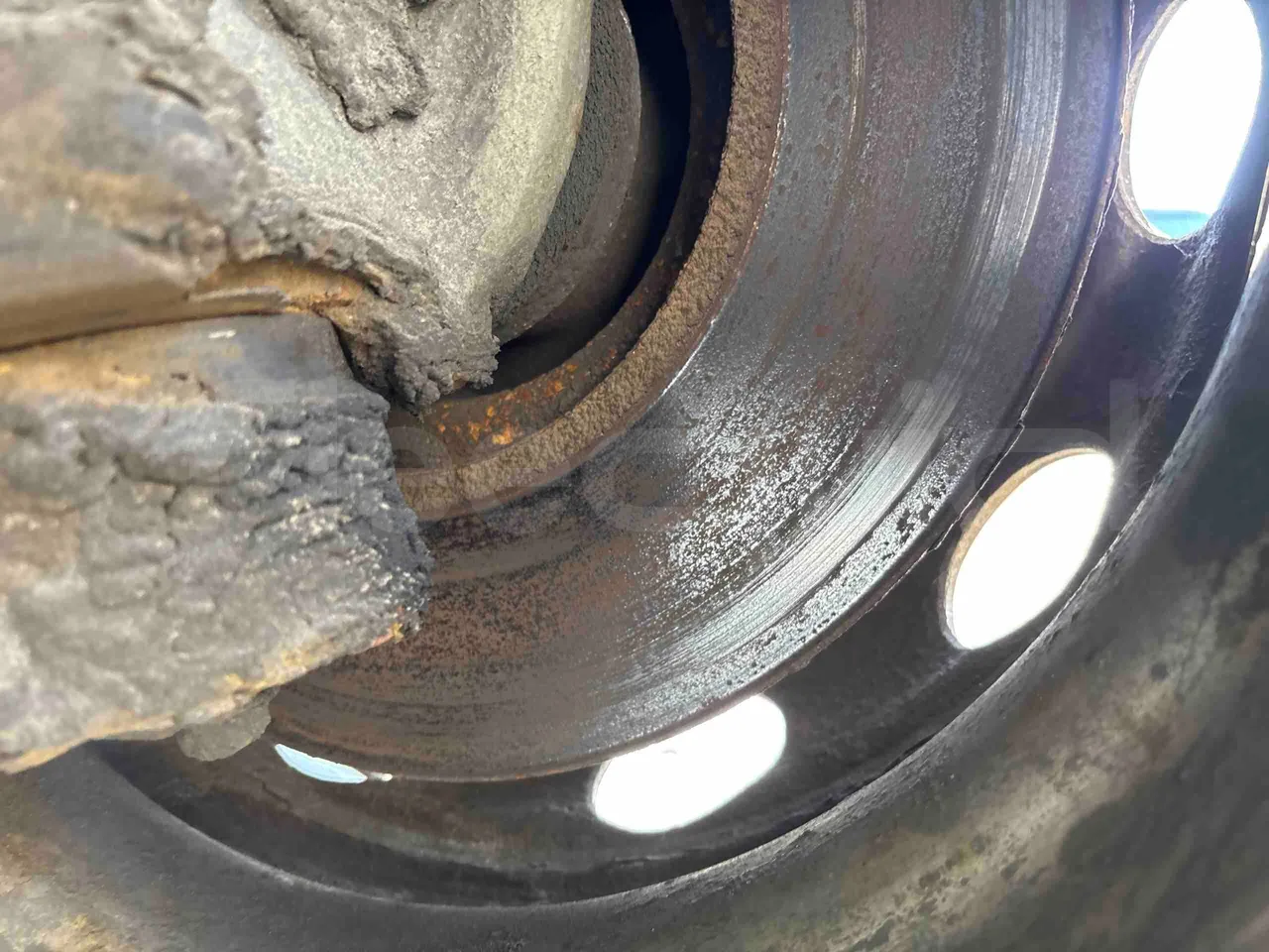 Setra S431 DT - Euro5 - 370kW - 13.890mt - front discs left