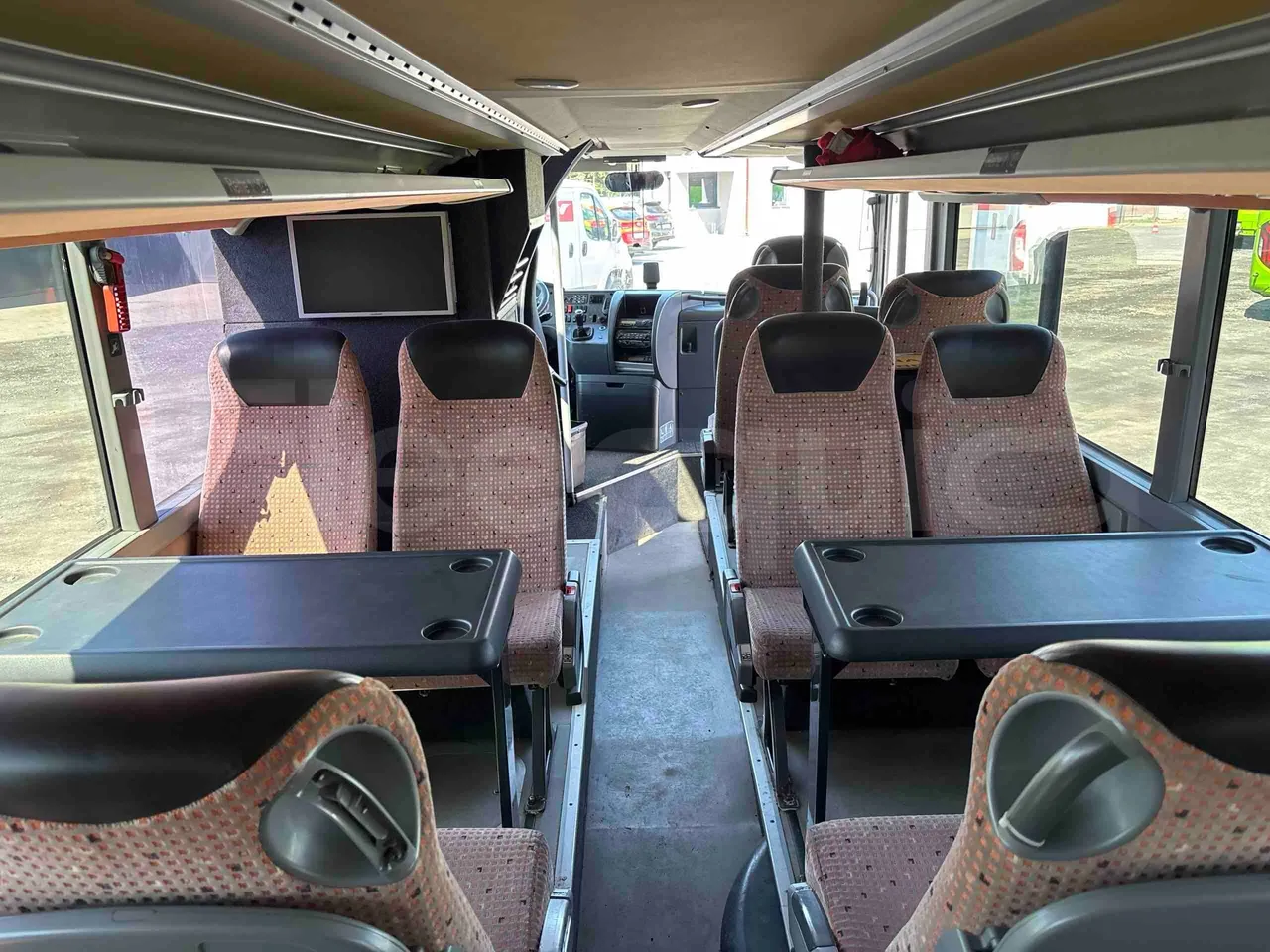 Setra S431 DT - Euro5 - 370kW - 13.890mt - forward view middle aisle