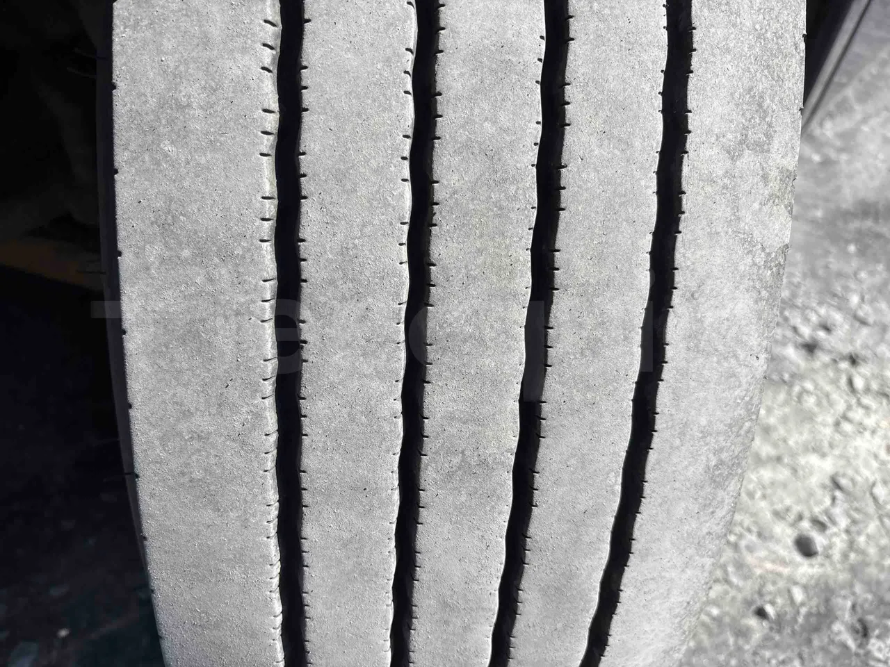 Setra S431 DT - Euro5 - 370kW - 13.890mt - tread condition front tires left