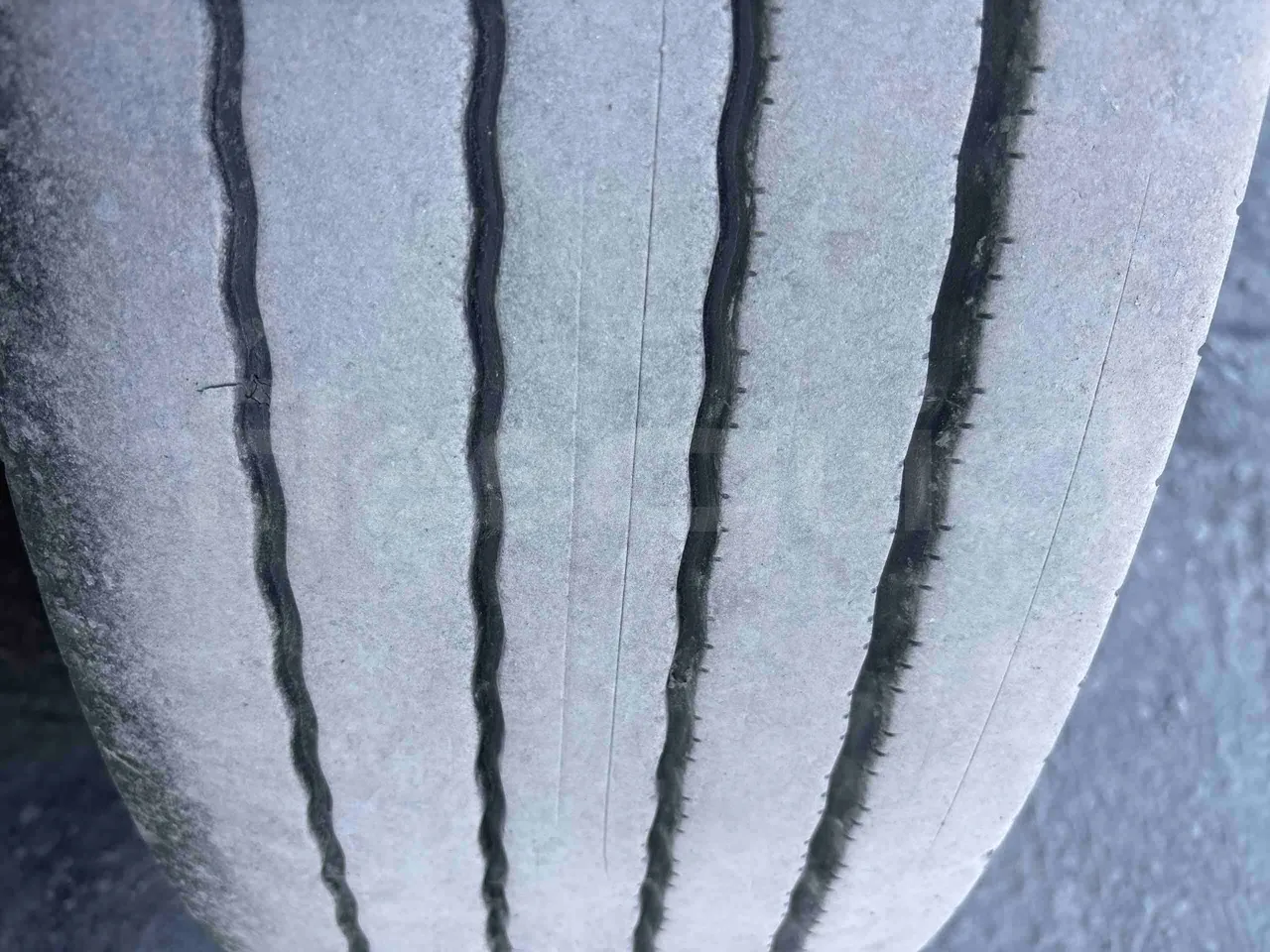 Setra S431 DT - Euro5 - 370kW - 13.890mt - tread condition front tires right