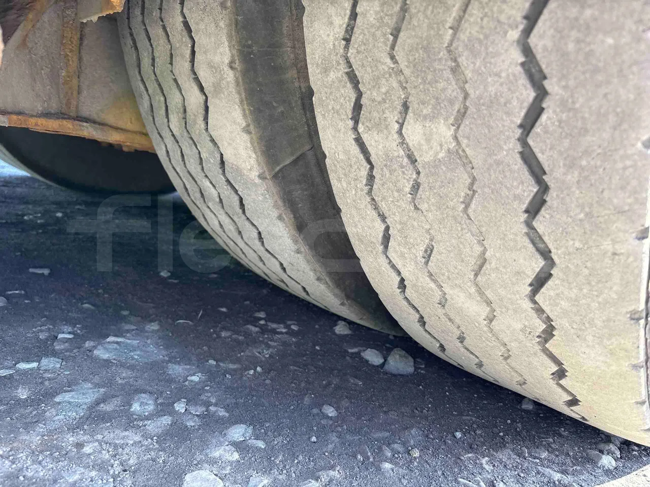 Setra S431 DT - Euro5 - 370kW - 13.890mt - tread condition second axle tires left