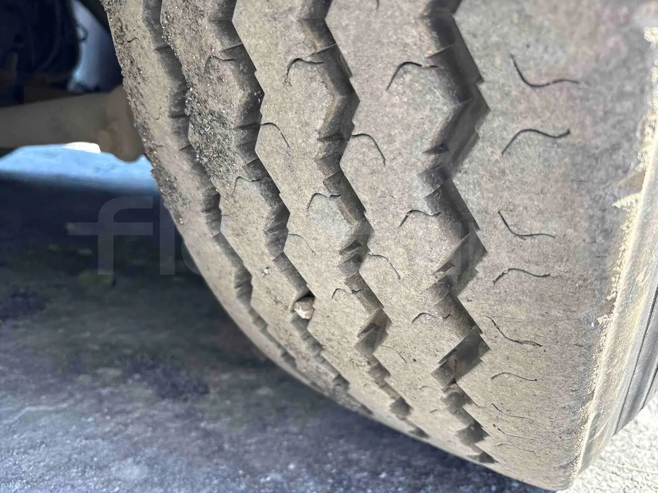 Setra S431 DT - Euro5 - 370kW - 13.890mt - tread condition third axle tires left