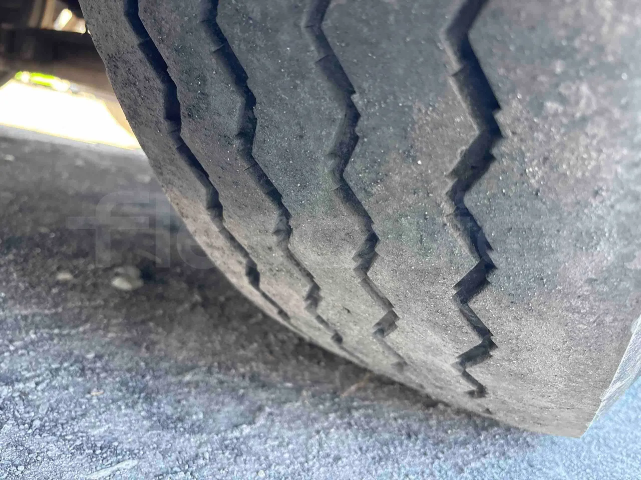 Setra S431 DT - Euro5 - 370kW - 13.890mt - tread condition third axle tires right