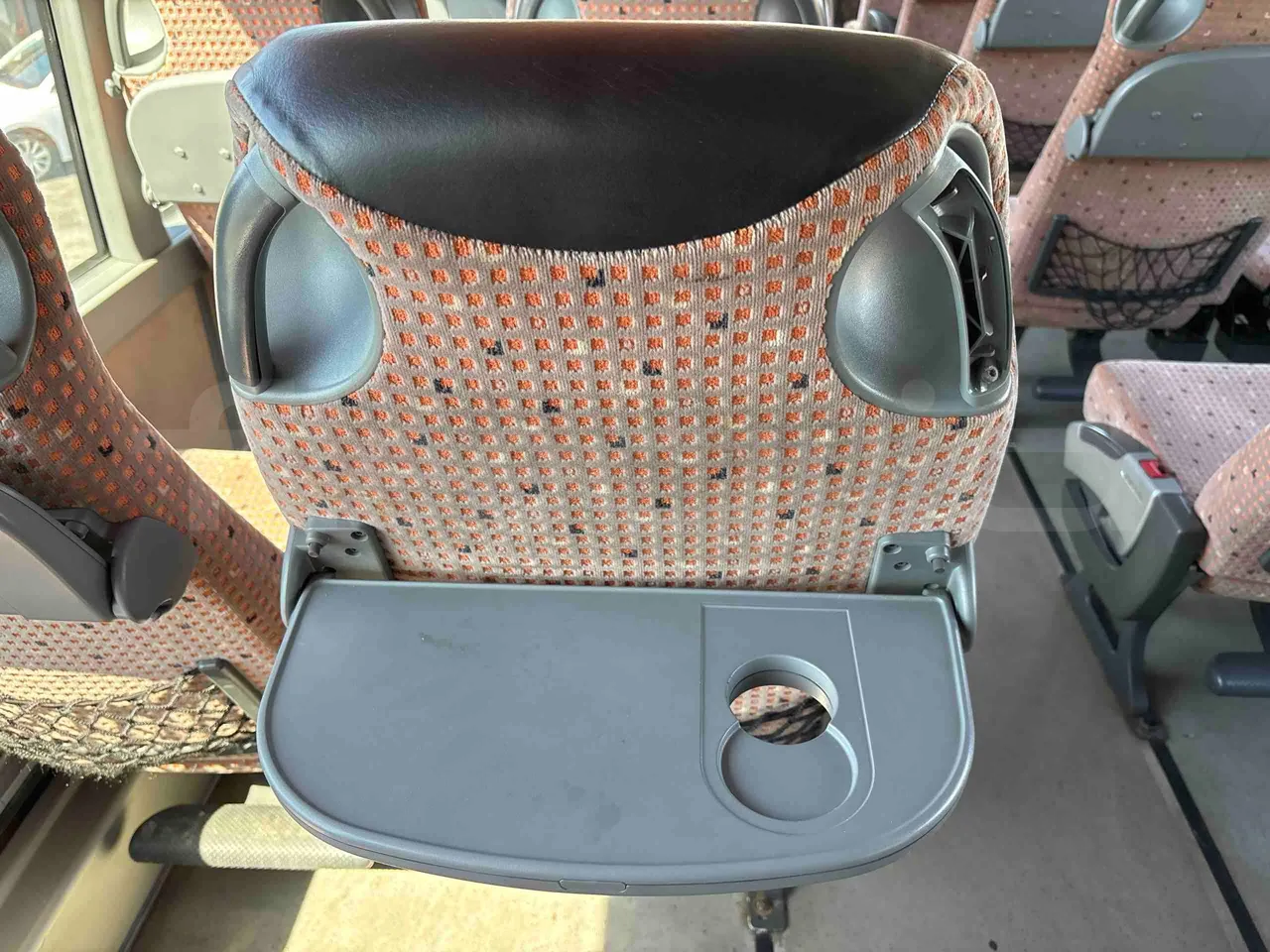 Setra S431 DT - Euro5 - 370kW - 13.890mt - table detail photo