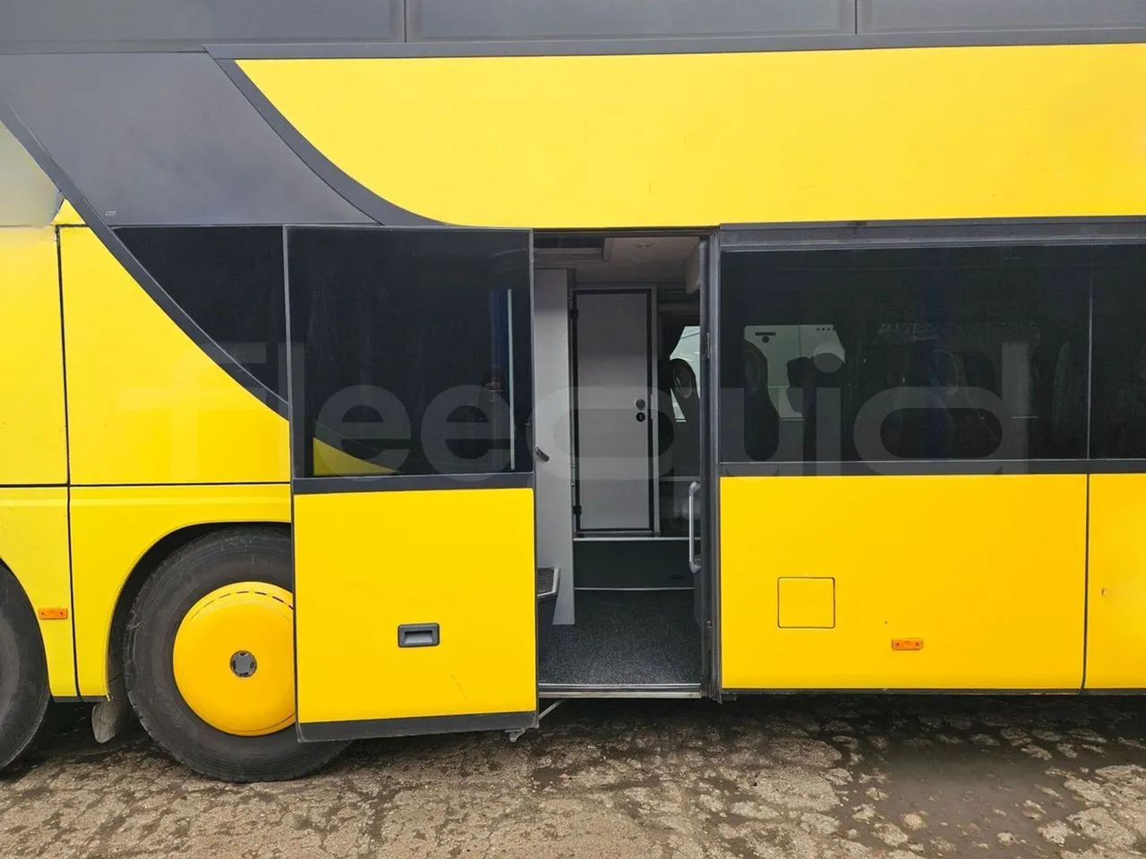 Setra S431 DT - Euro6 - 375kW - 13.890mt - front door 2 open