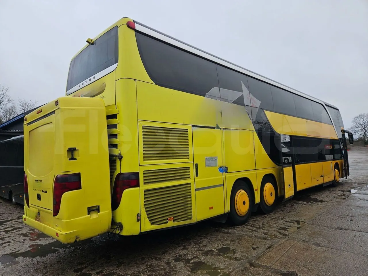Setra S431 DT - Euro6 - 375kW - 13.890mt - 3/4 right rear doors open