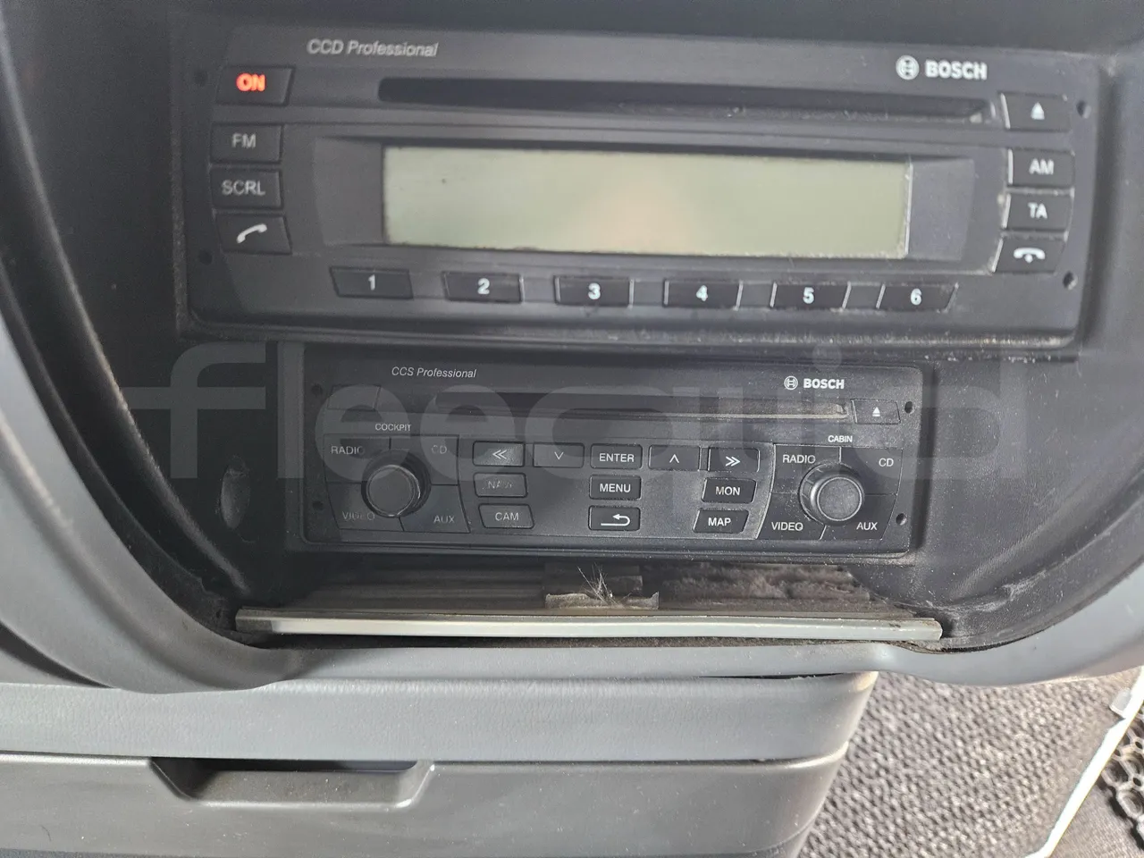 Setra S431 DT - Euro6 - 375kW - 13.890mt - radio accessories photo