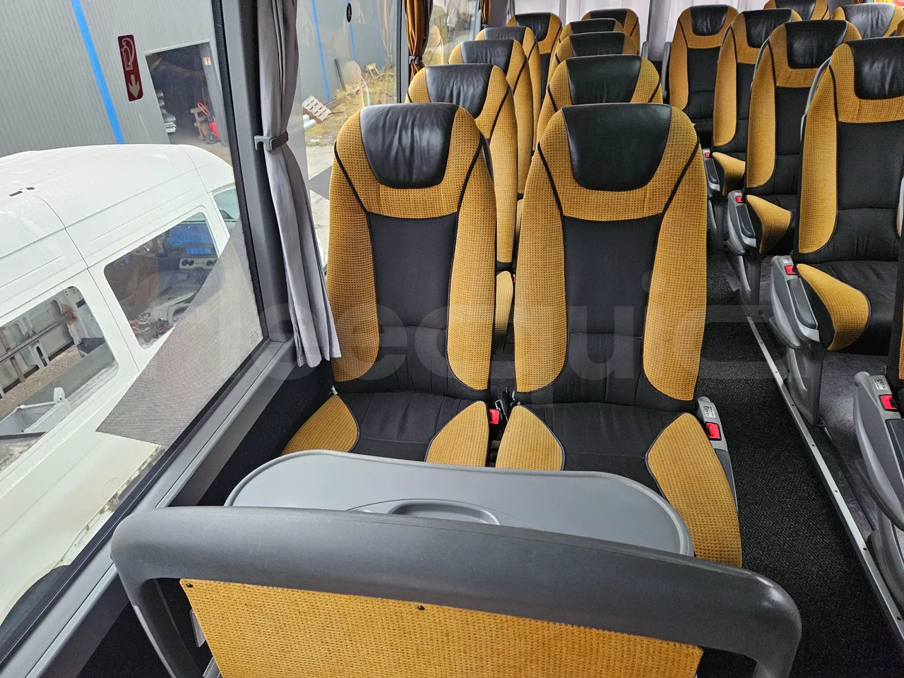 Setra S431 DT - Euro6 - 375kW - 13.890mt - single seat detail
