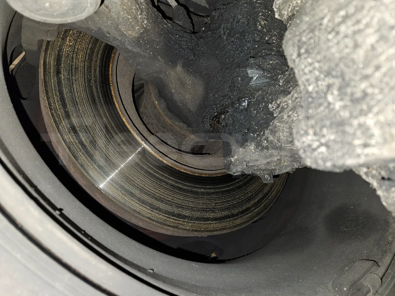 Setra S431 DT - Euro6 - 375kW - 13.890mt - front discs left