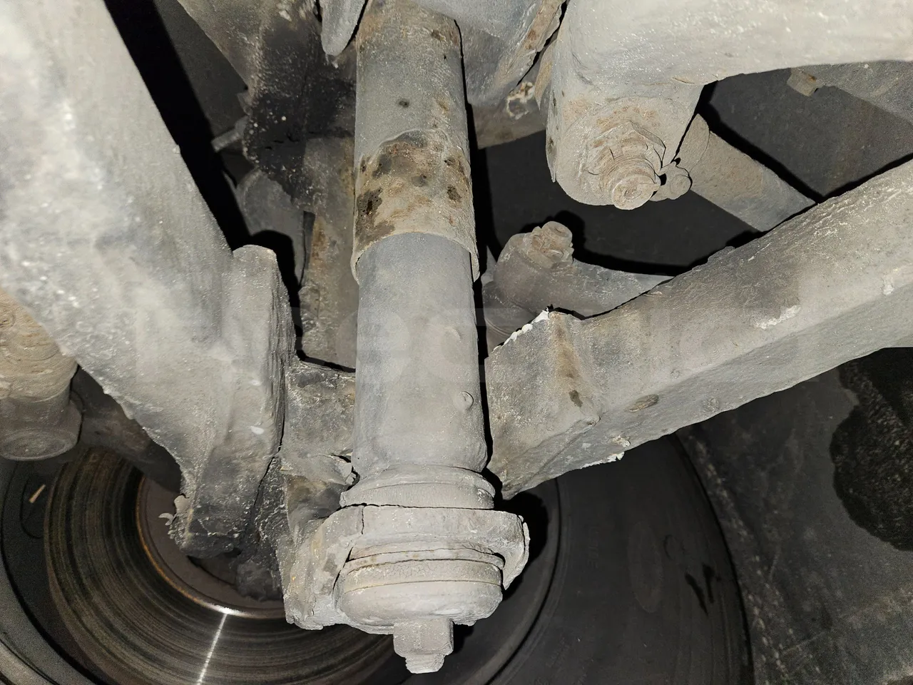 Setra S431 DT - Euro6 - 375kW - 13.890mt - front shock absorbers left