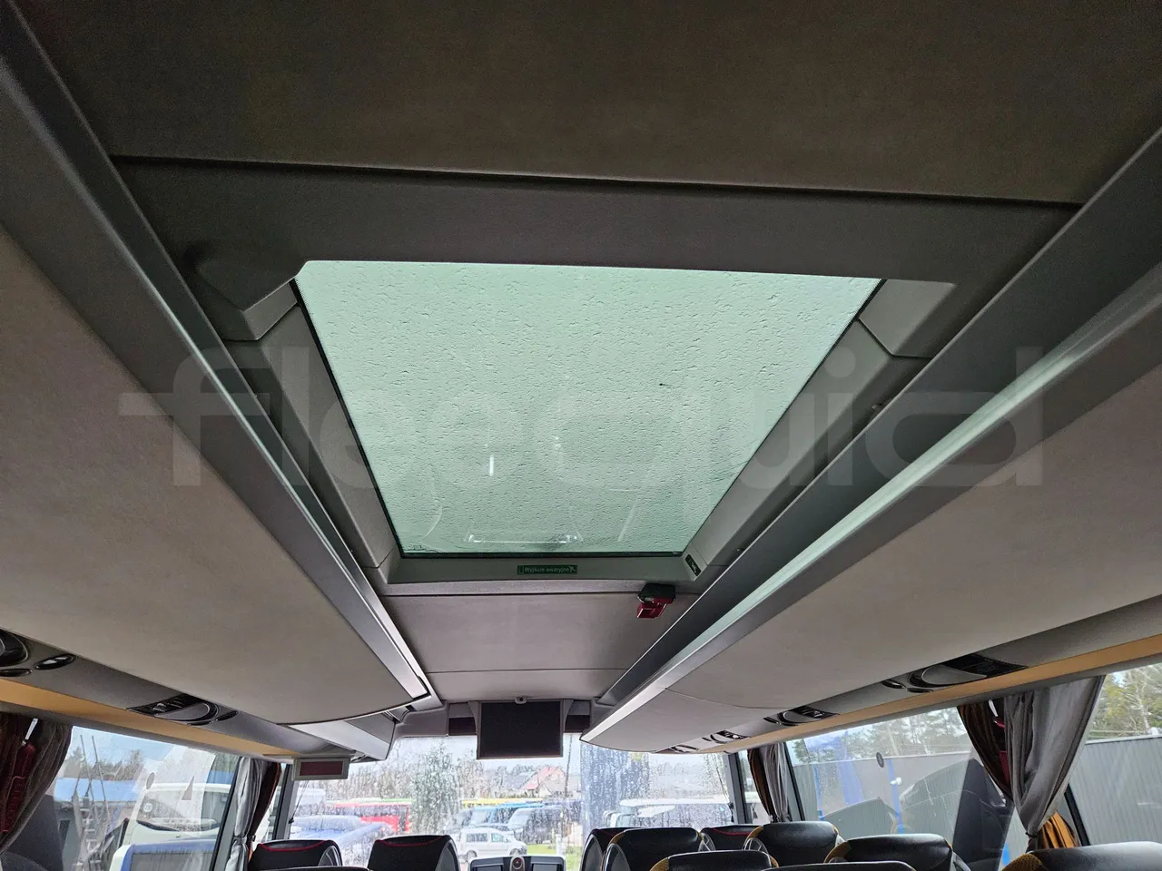 Setra S431 DT - Euro6 - 375kW - 13.890mt - roof hatch 1