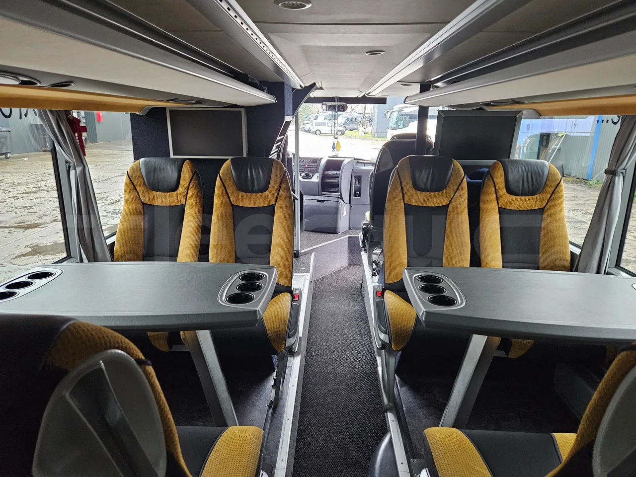Setra S431 DT - Euro6 - 375kW - 13.890mt - forward view middle aisle