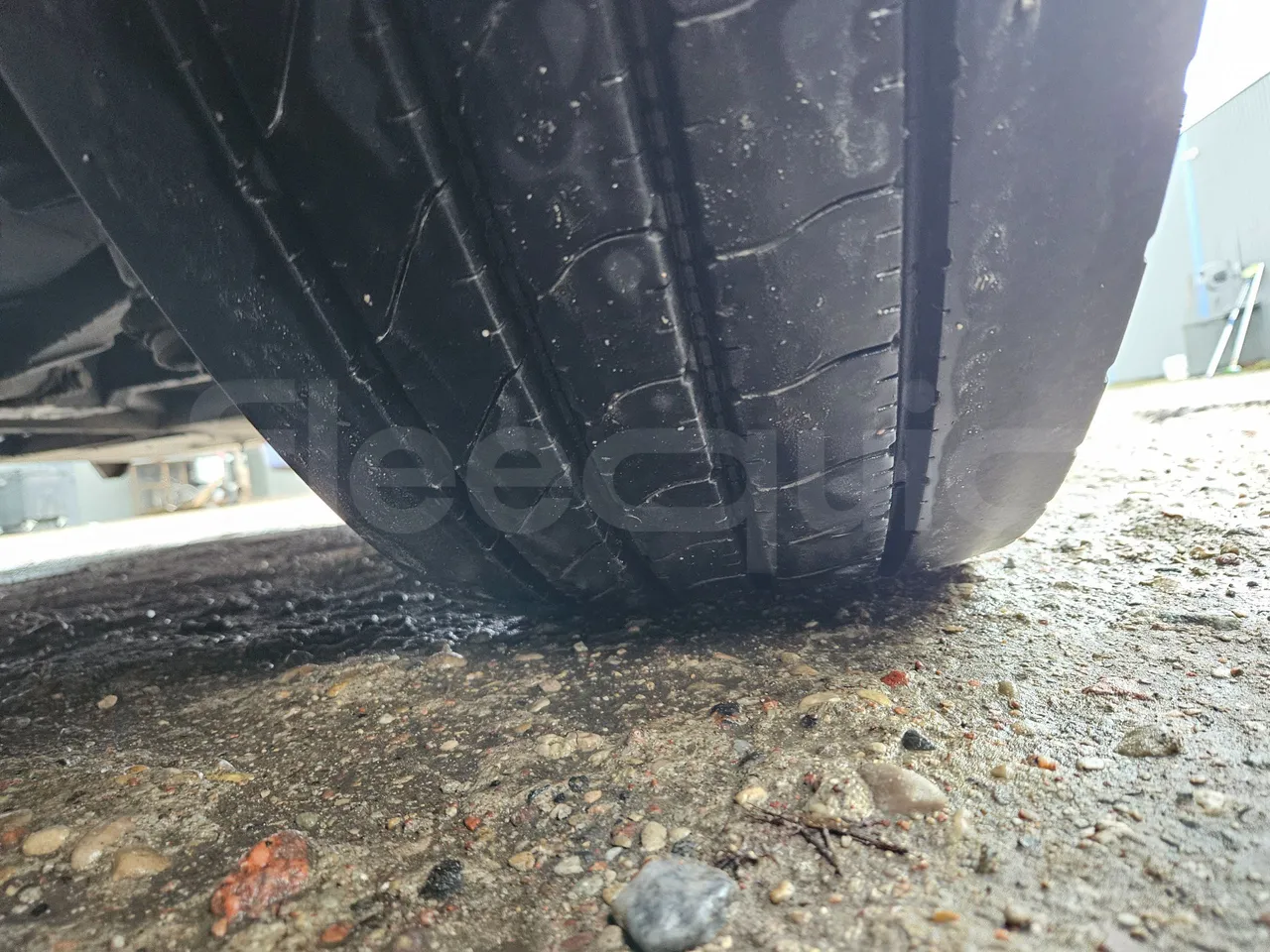 Setra S431 DT - Euro6 - 375kW - 13.890mt - tread condition front tires right