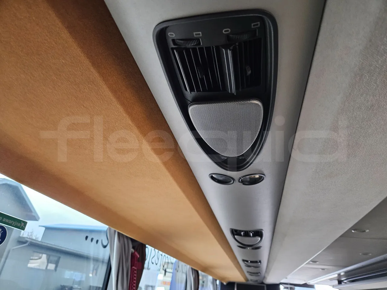 Setra S431 DT - Euro6 - 375kW - 13.890mt - overhead compartments photo