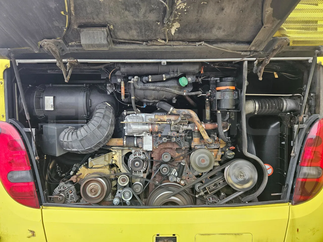 Setra S431 DT - Euro6 - 375kW - 13.890mt - rear hatch open