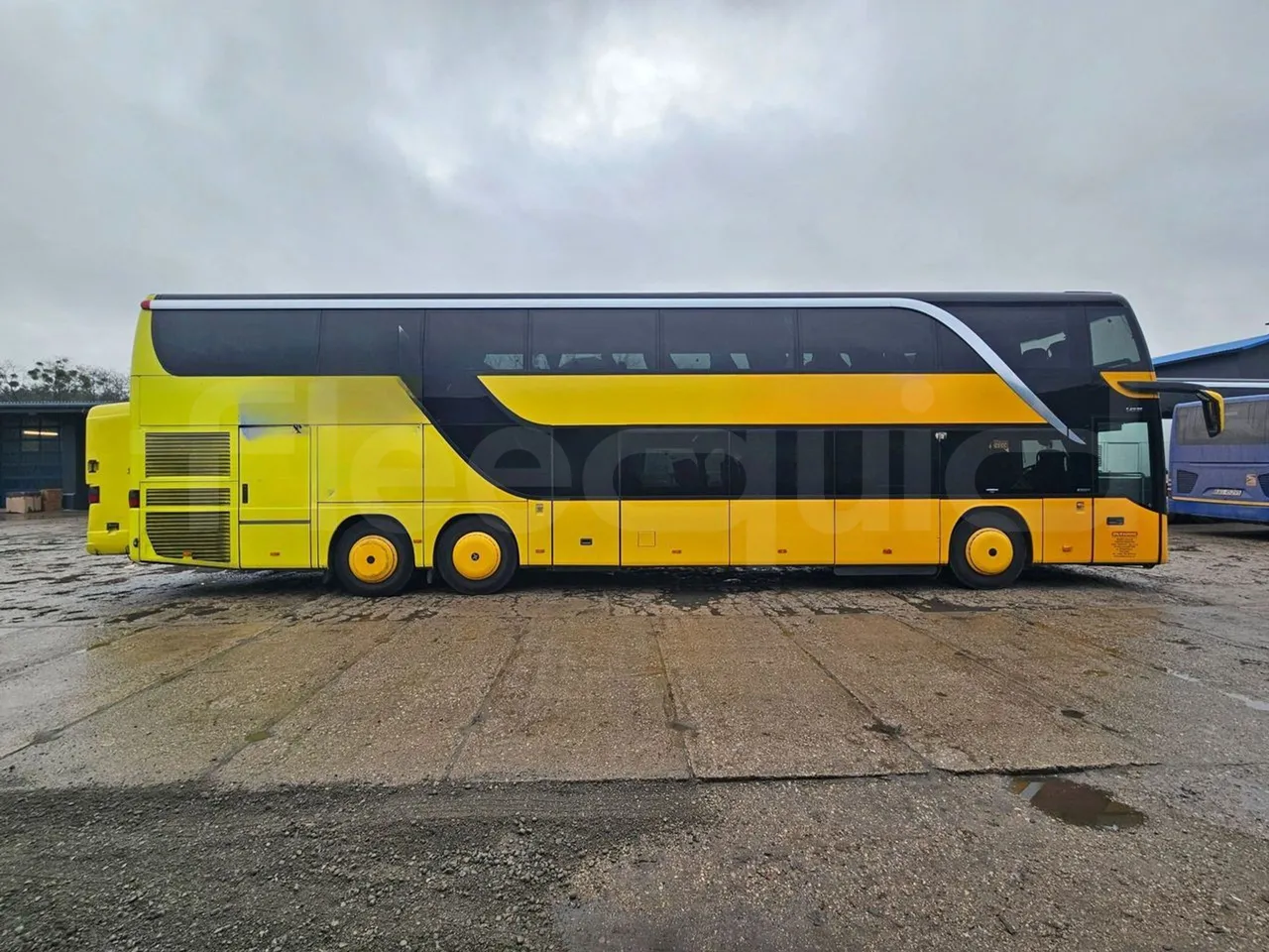Setra S431 DT - Euro6 - 375kW - 13.890mt - right side doors closed