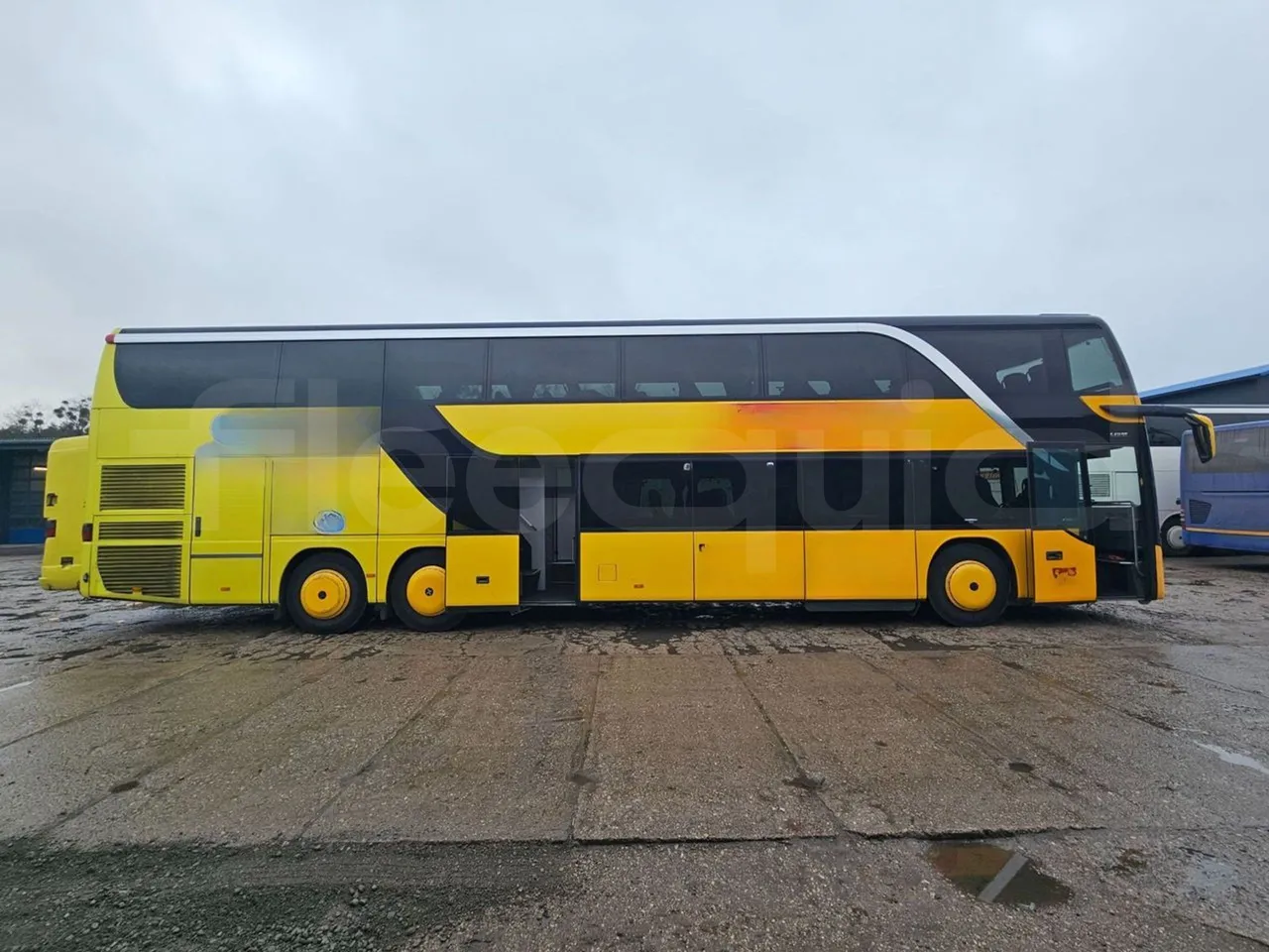 Setra S431 DT - Euro6 - 375kW - 13.890mt - right side doors open