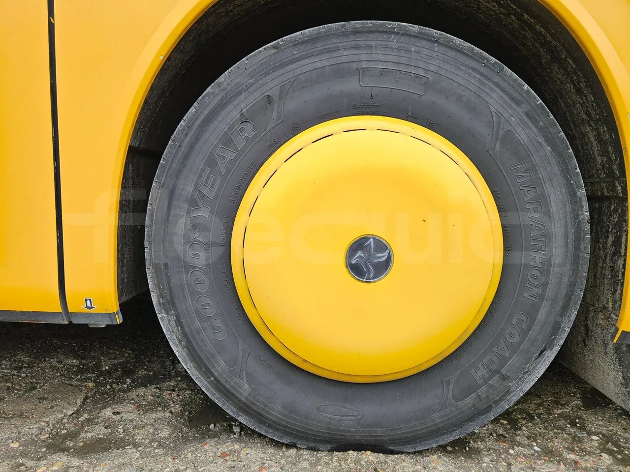 Setra S431 DT - Euro6 - 375kW - 13.890mt - front left tire measurements