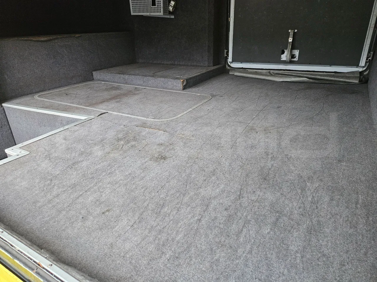 Setra S431 DT - Euro6 - 375kW - 13.890mt - under carpet photo