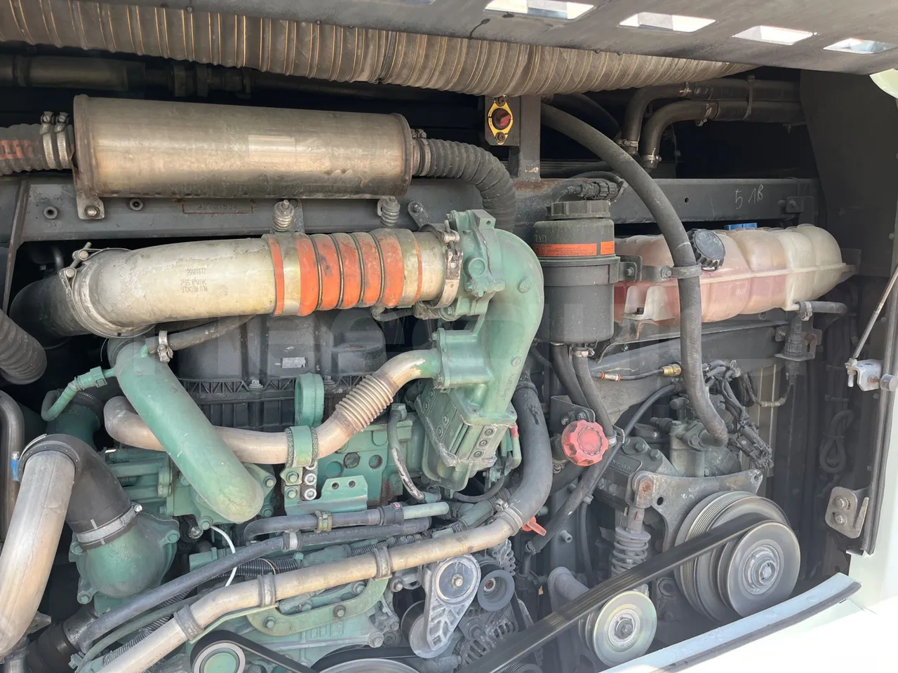 Volvo 9700 B4SC  - Euro6 - 323kW - 12.300mt - engine plate photo