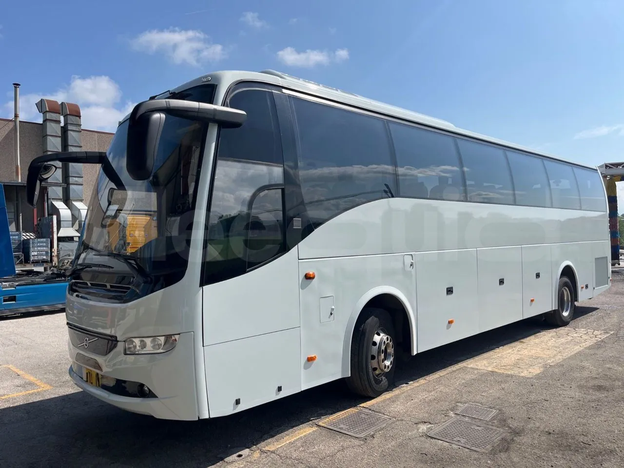 Volvo 9700 B4SC  - Euro6 - 323kW - 12.300mt - 3/4 front left