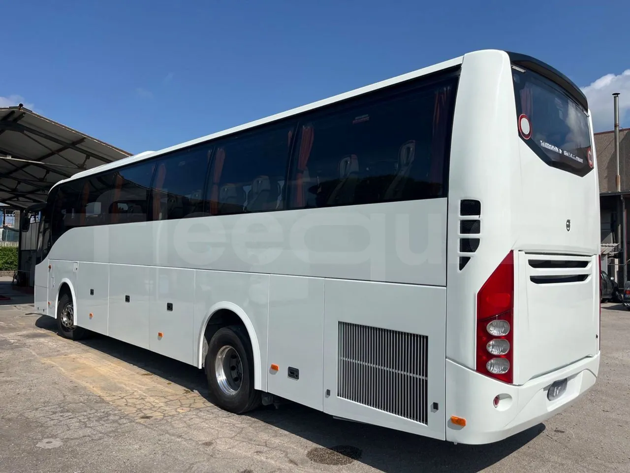 Volvo 9700 B4SC  - Euro6 - 323kW - 12.300mt - 3/4 left rear side