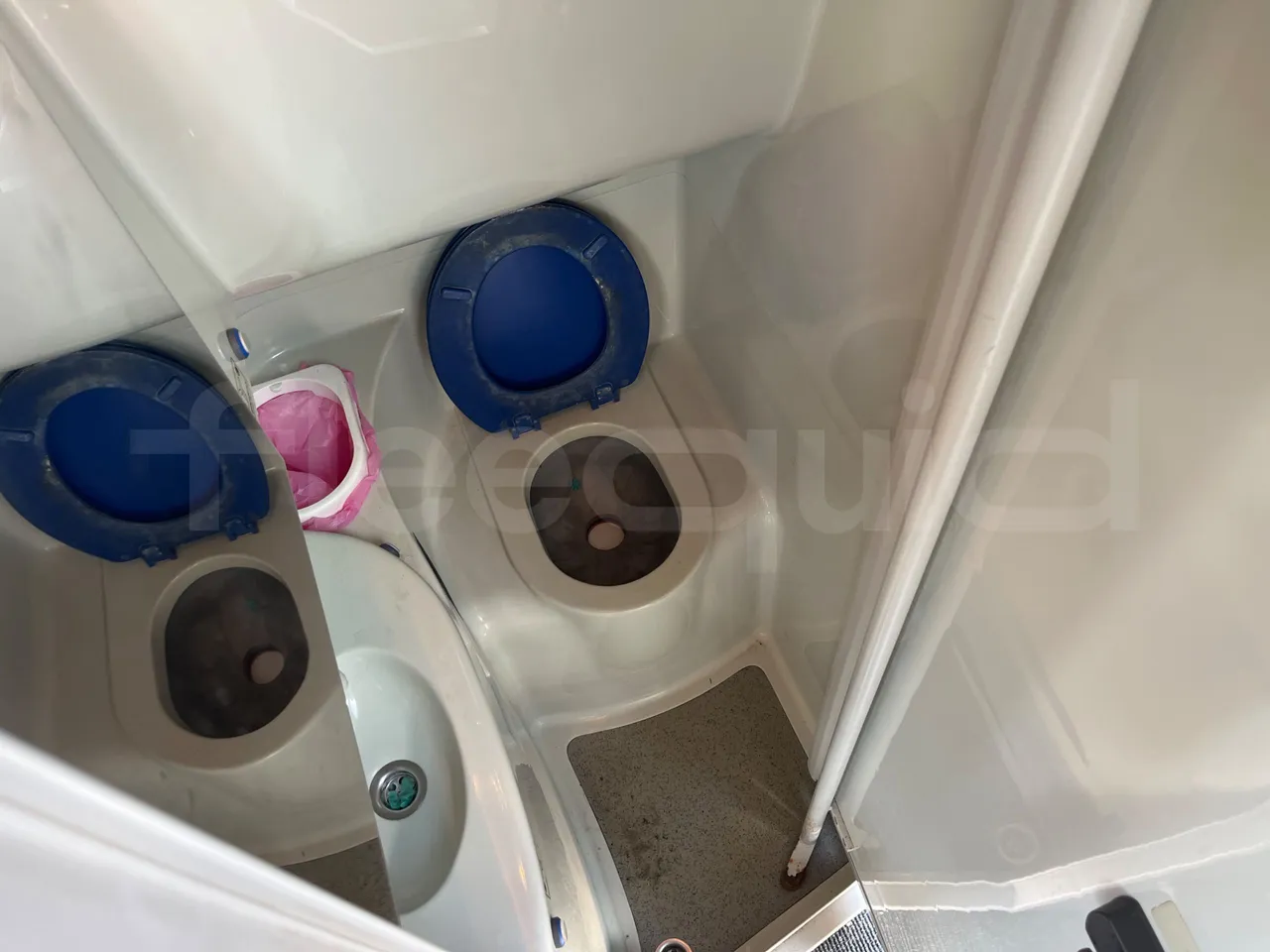 Volvo 9700 B4SC  - Euro6 - 323kW - 12.300mt - toilette accessories photo