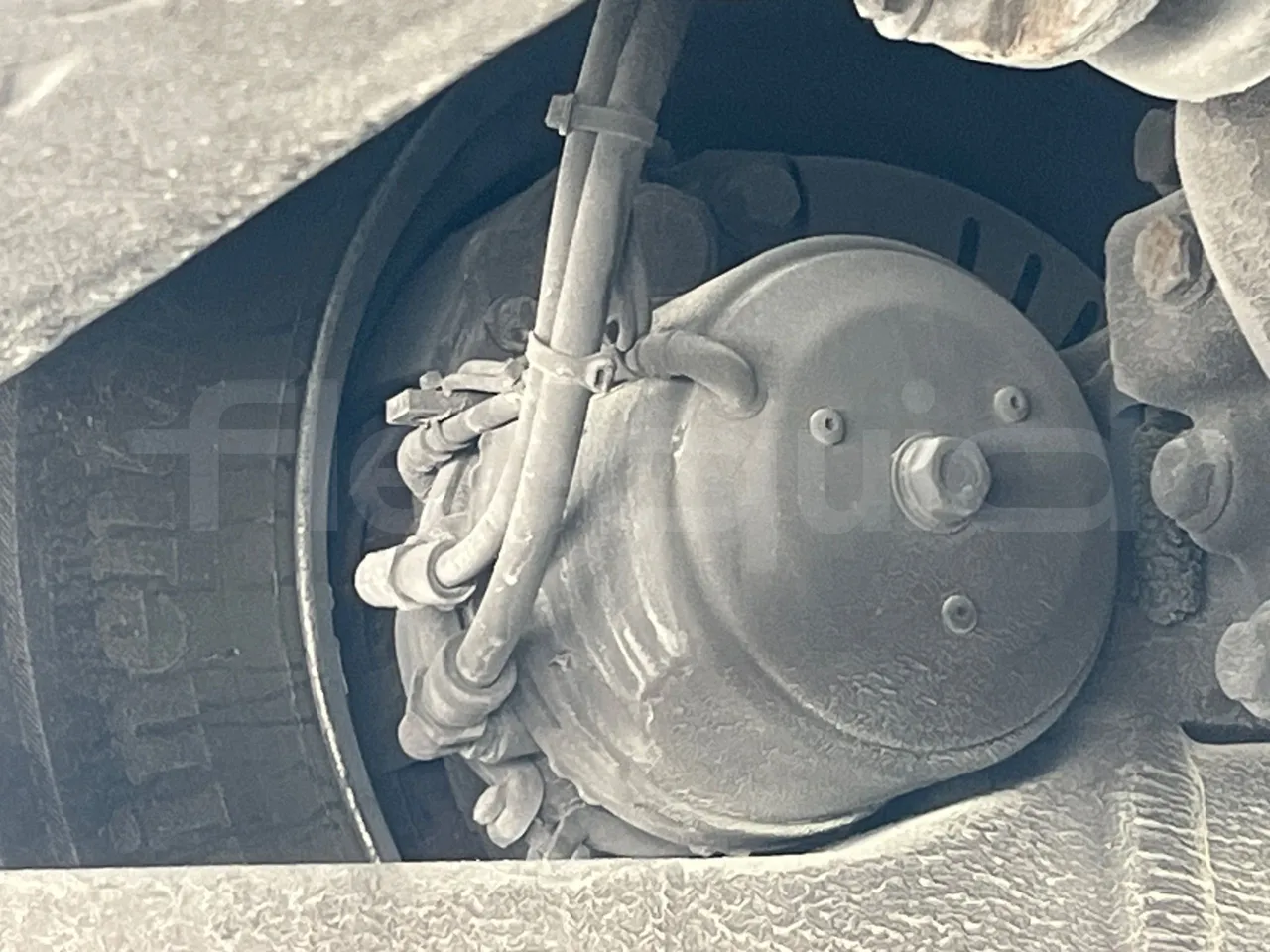 Volvo 9700 B4SC  - Euro6 - 323kW - 12.300mt - axle 2 caliper brakes left